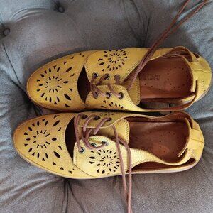 Yellow Leather Rovigo Oxford Sandals, 8.5